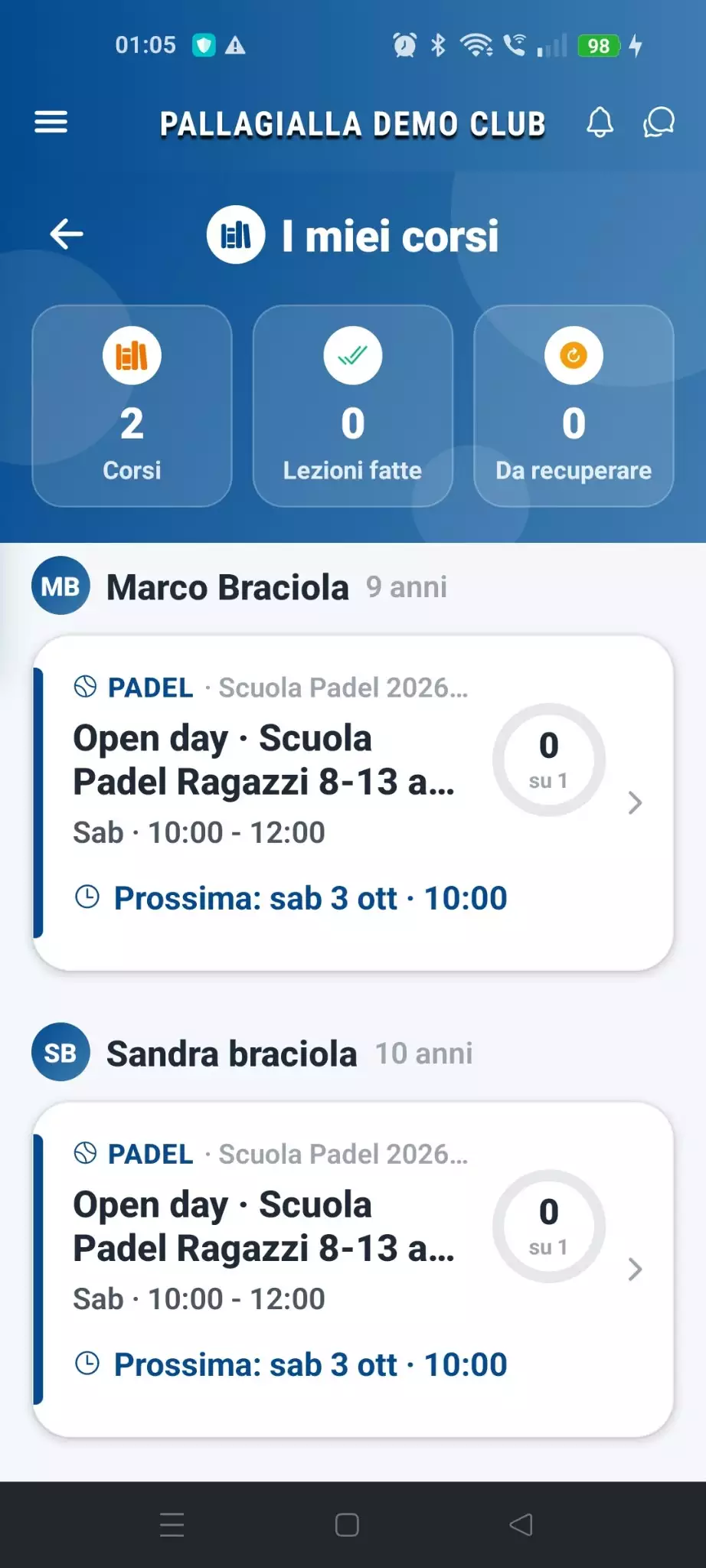 I miei corsi nell'app: un genitore con due figli iscritti, ognuno con la sua card e la prossima lezione